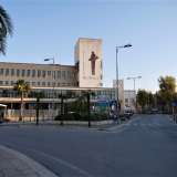 Imbocchiamo quindi quest�ultima strada. Sulla destra abbiamo il muro di cinta del Policlinico, gigantesco ospedale la cui edificazione cominci� nel lontano 1936. Sulla sinistra invece si erge l�altra storica struttura del Villaggio del Fanciullo